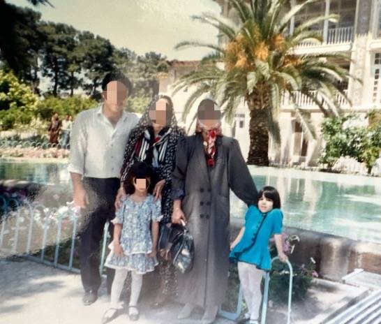 Sheila Kouhkan Posing with her Family in Front of a Pool